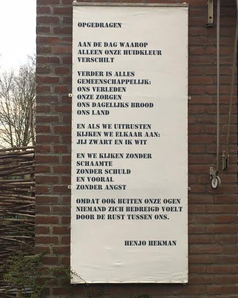 Ophangen van het gedicht "Opgedragen" van Henjo Hekman